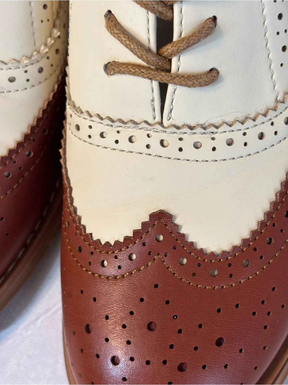 Wanted Babe Tan Two-Tone Brown and Cream Wingtip oxfords, size 8